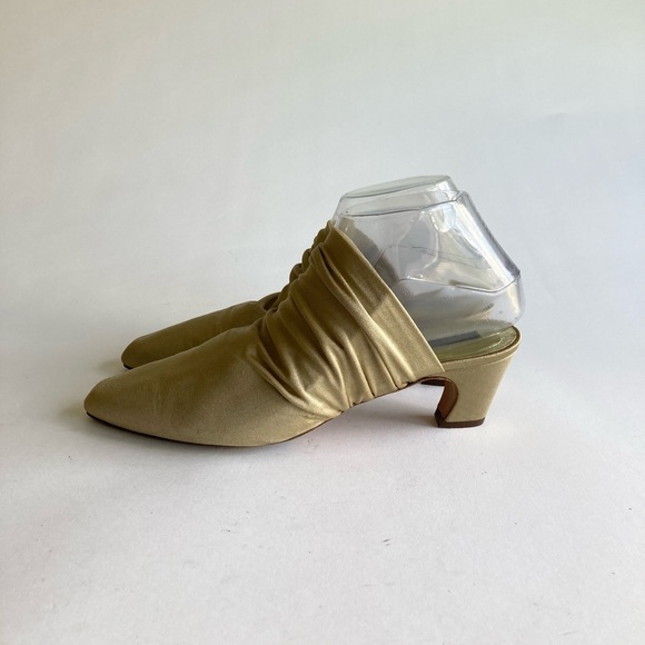 Larry Stuart Collection Gold Elastic Fabric Heeled Mules size 8 - Picture 2 of 15